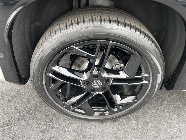 2026 Volkswagen Tiguan SE R-Line Black photo 4
