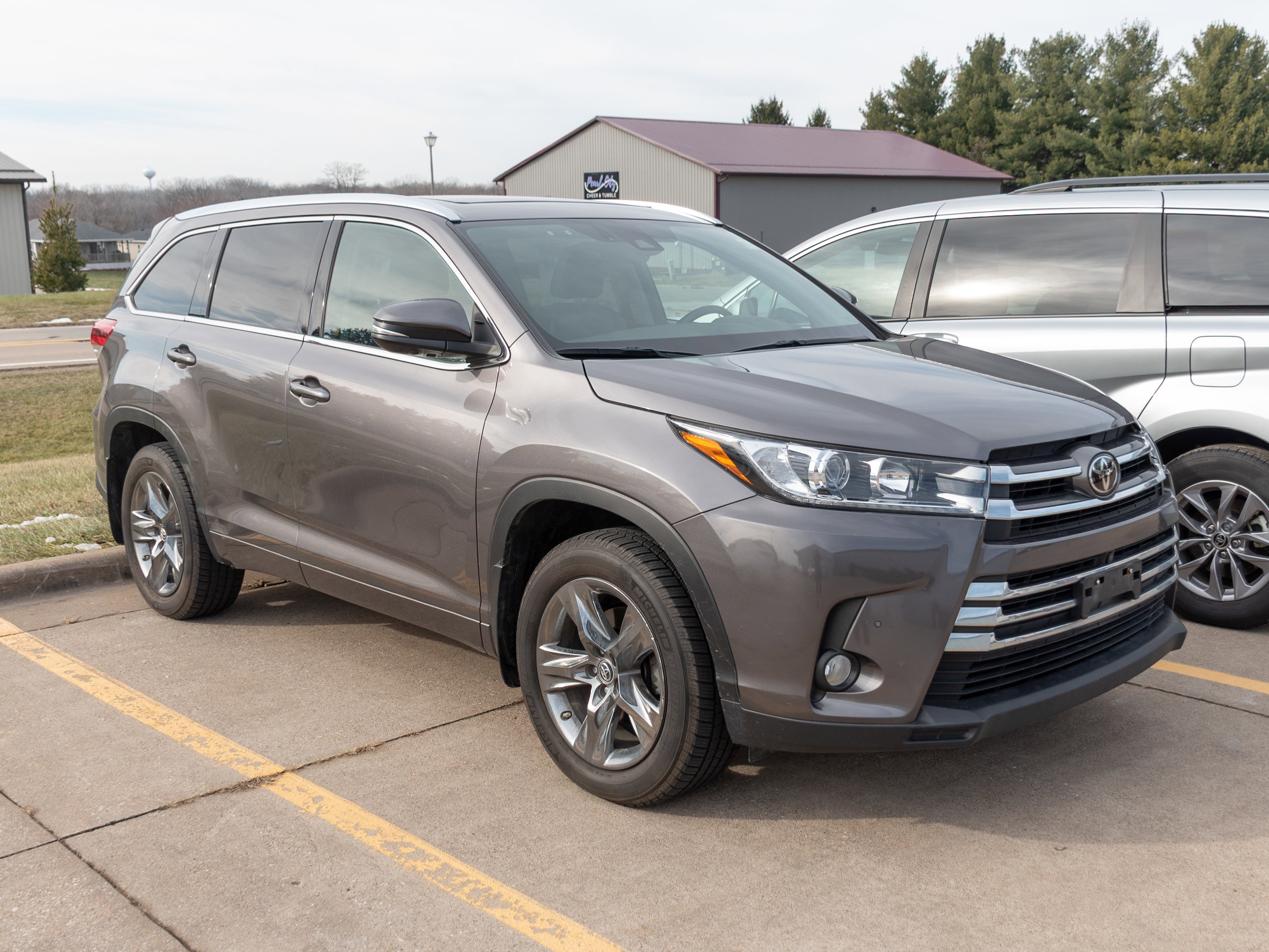 2017 Toyota Highlander Limited Platinum's photo