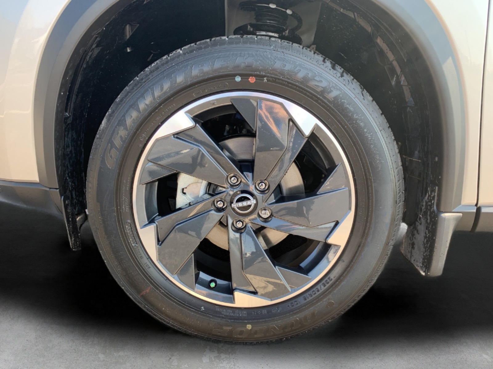 2026 Nissan Rogue SV photo 9