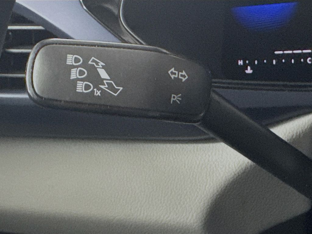 2022 Volkswagen Taos SE photo 12