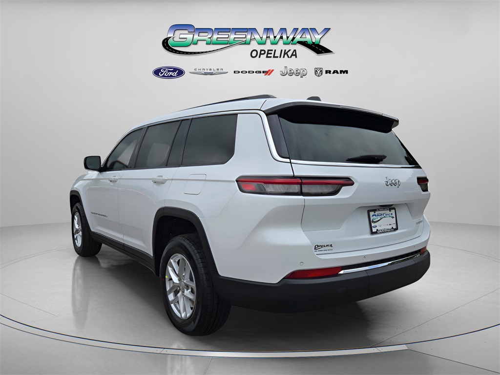 2025 Jeep Grand Cherokee Laredo photo 2