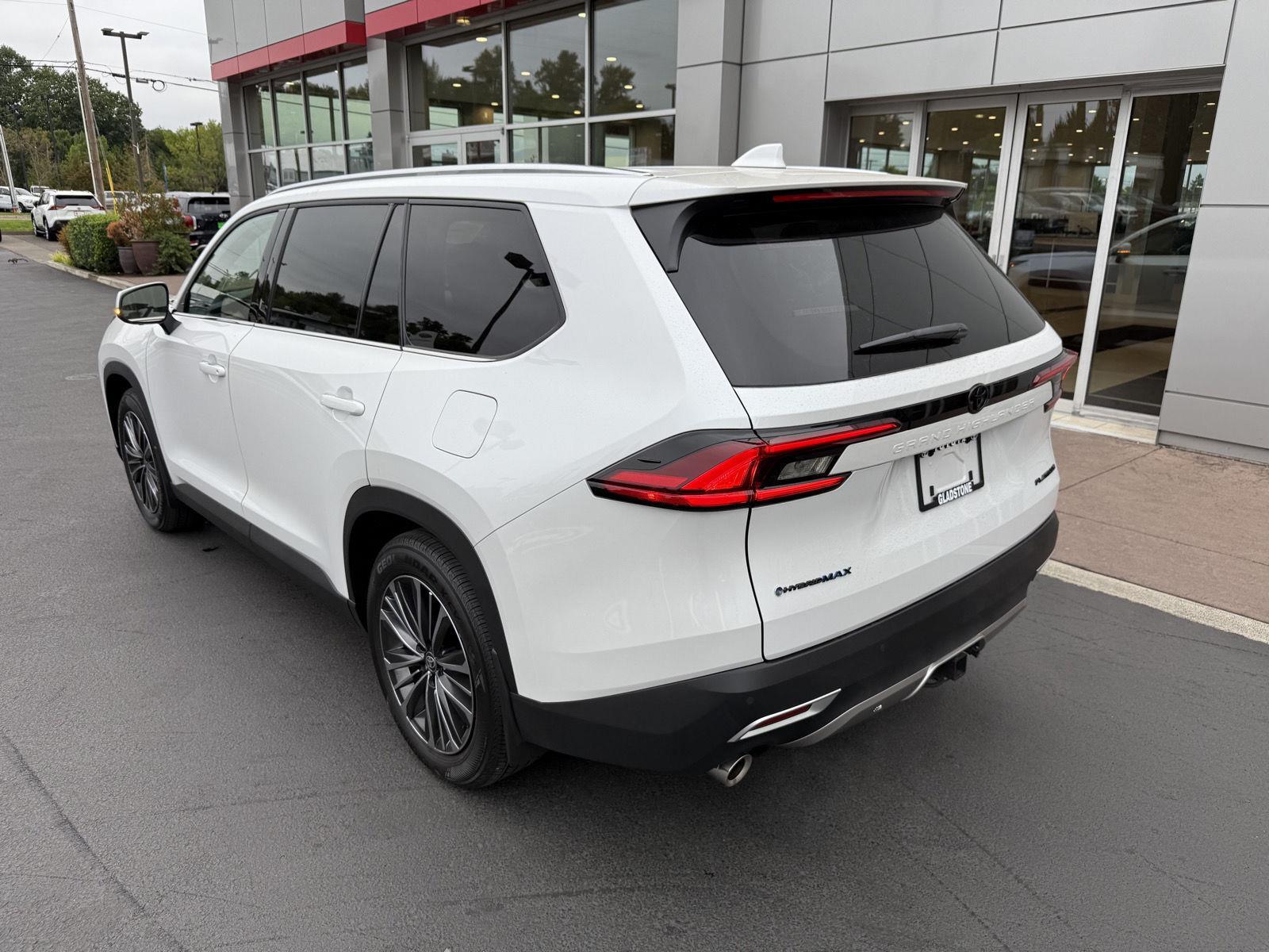 2025 Toyota Grand Highlander Hybrid MAX Platinum photo 2