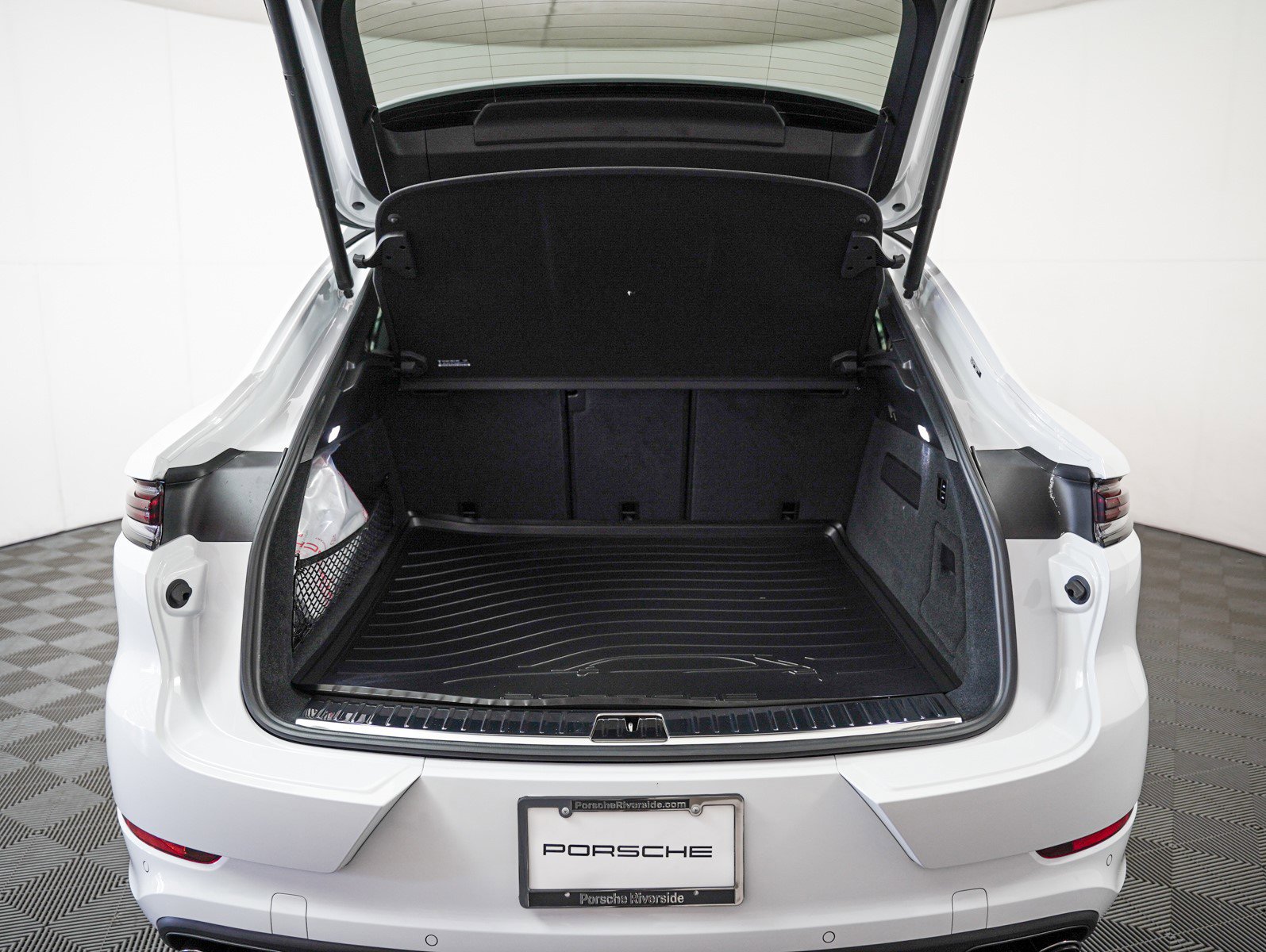 2025 Porsche Cayenne Coupe photo 27