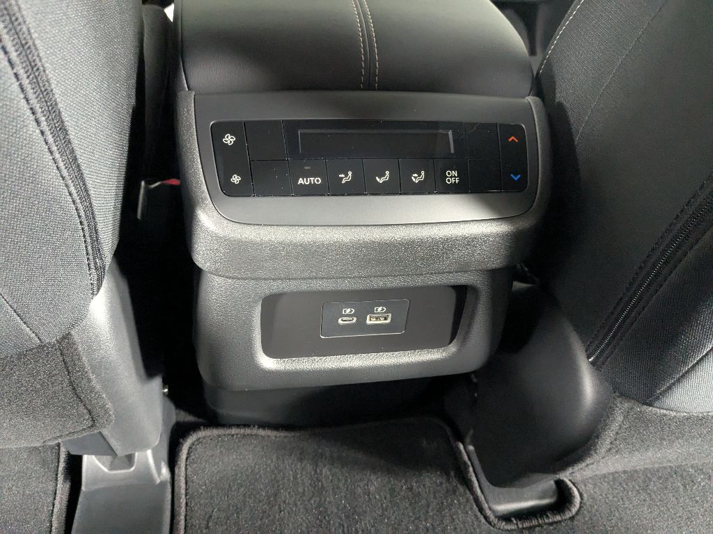 2025 Nissan Pathfinder SV photo 24