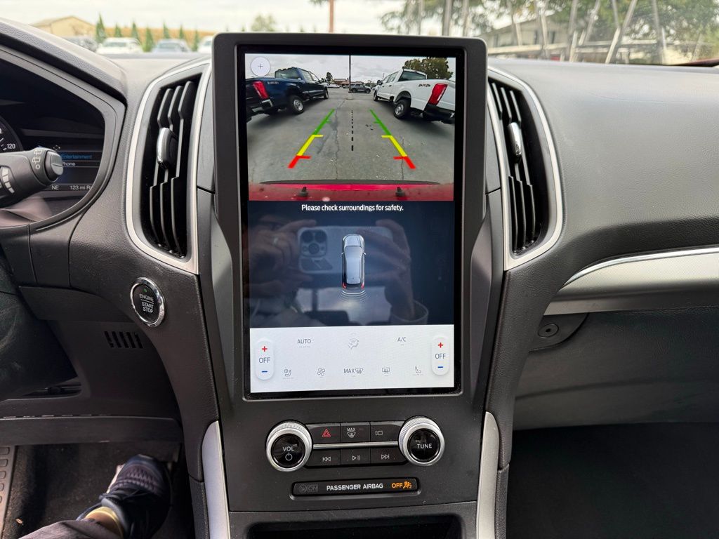 2022 Ford Edge SEL photo 6