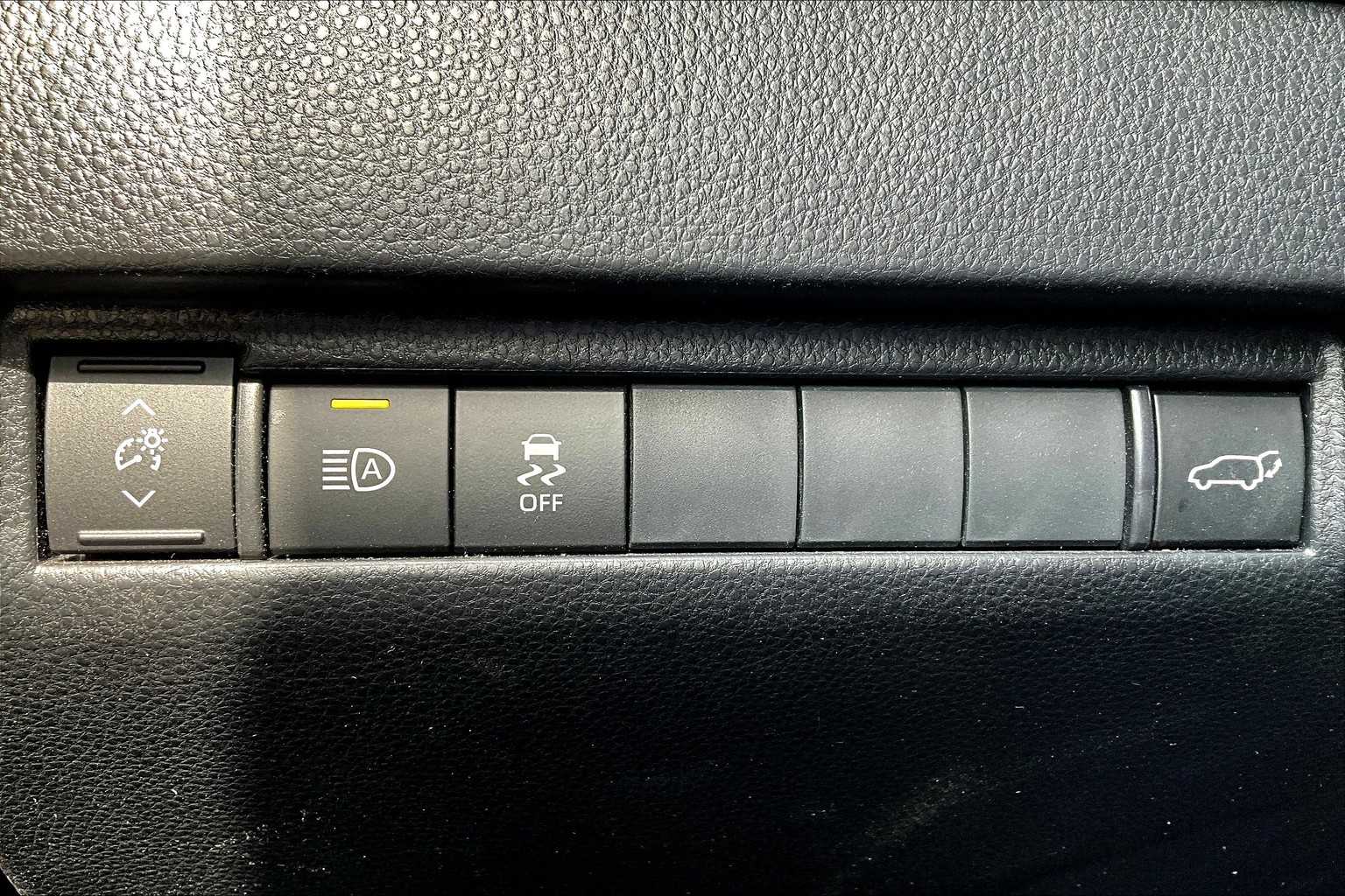 2022 Toyota Venza XLE photo 33