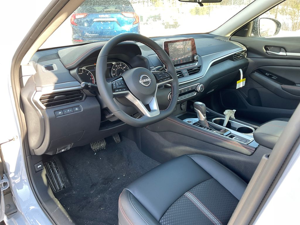 2025 Nissan Altima 2.5 SR photo 12