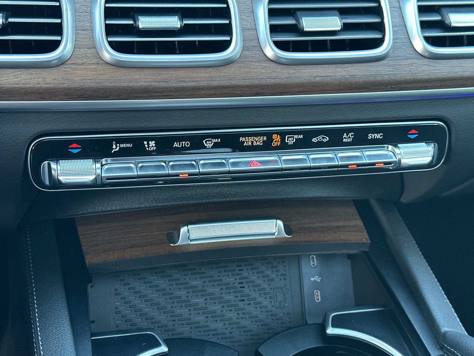 2026 Mercedes Benz GLS 450 4MATIC photo 19