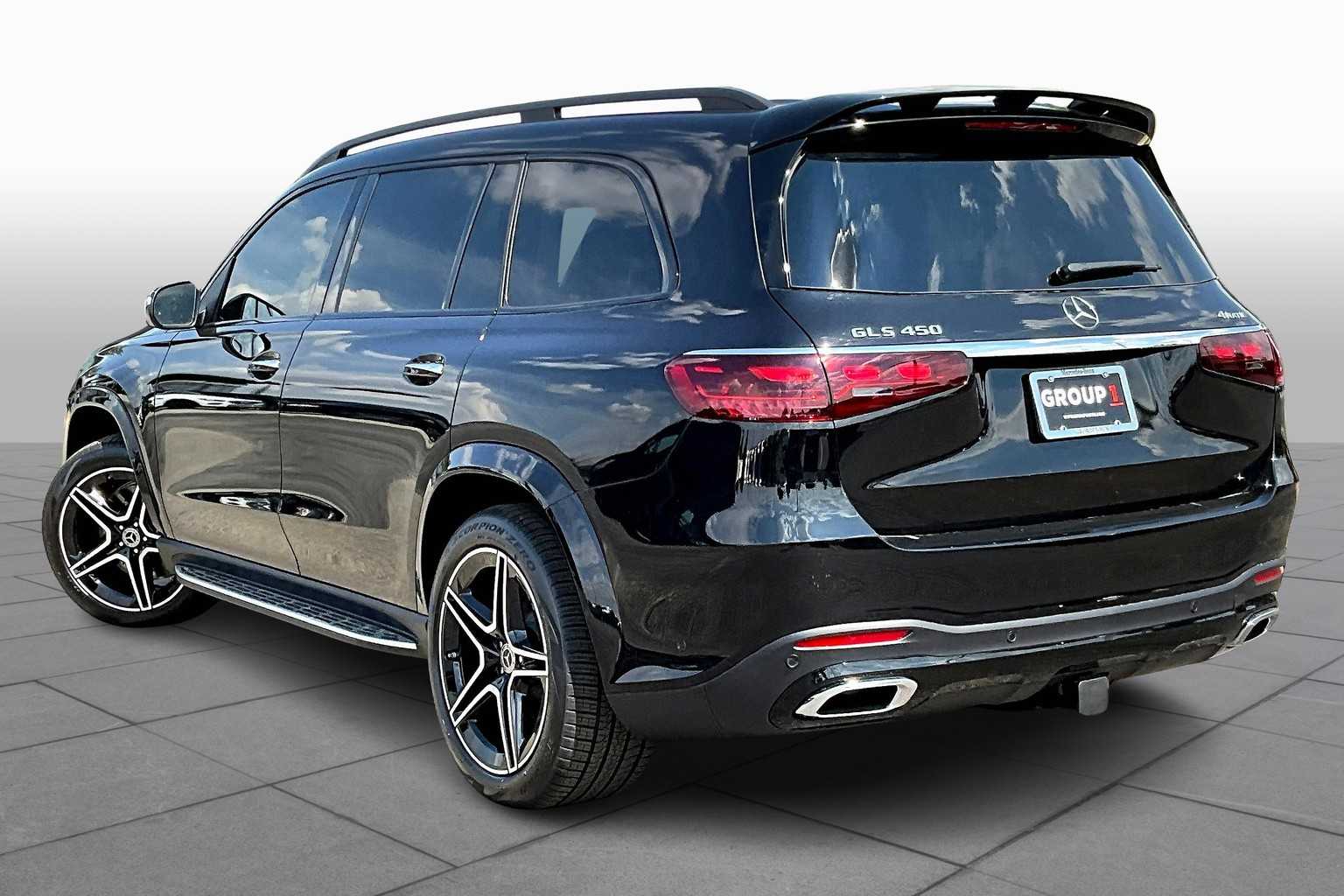 2026 Mercedes Benz GLS 450 4MATIC photo 4