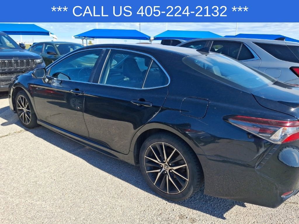 2021 Toyota Camry SE photo 18