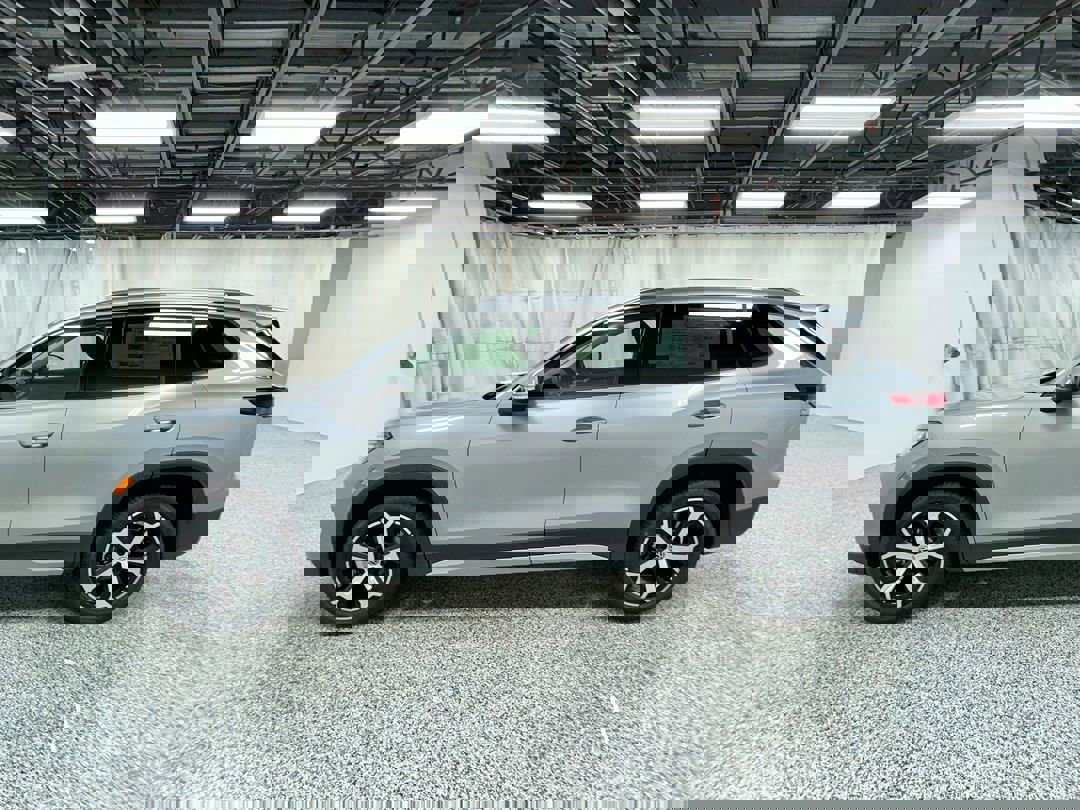 2025 Volkswagen Tiguan SE photo 2