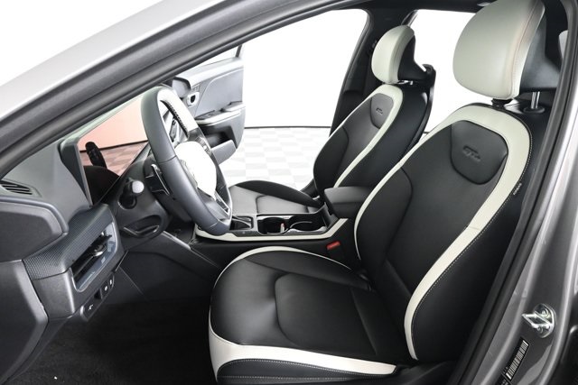 2025 Kia K4 GT-Line photo 16