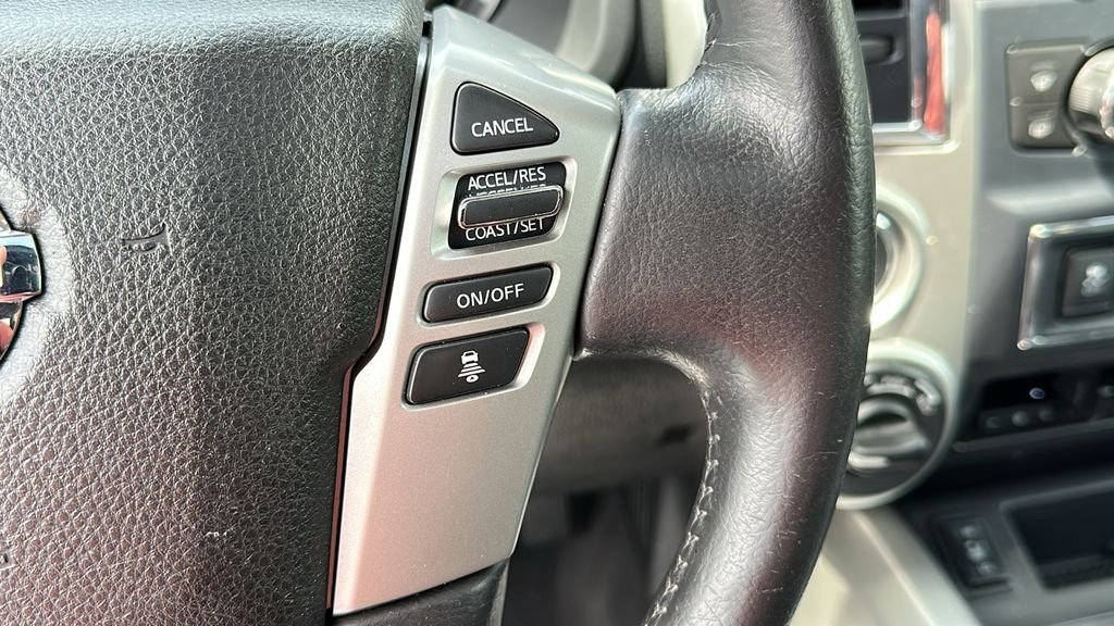 2021 Nissan Titan SL photo 16