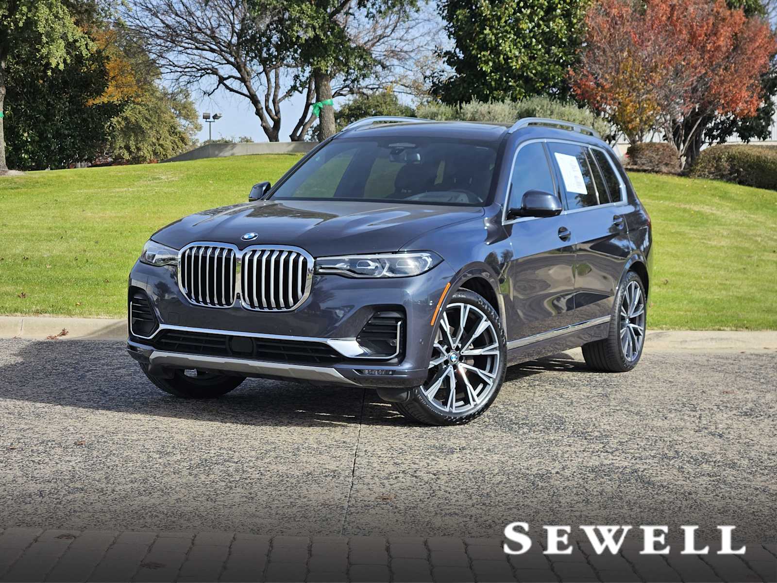2022 BMW X7 40i's photo