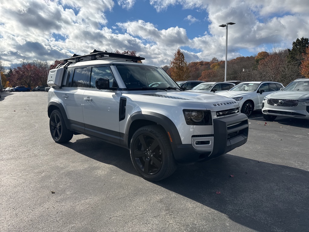 2023 Land Rover Defender 110 SE photo 2