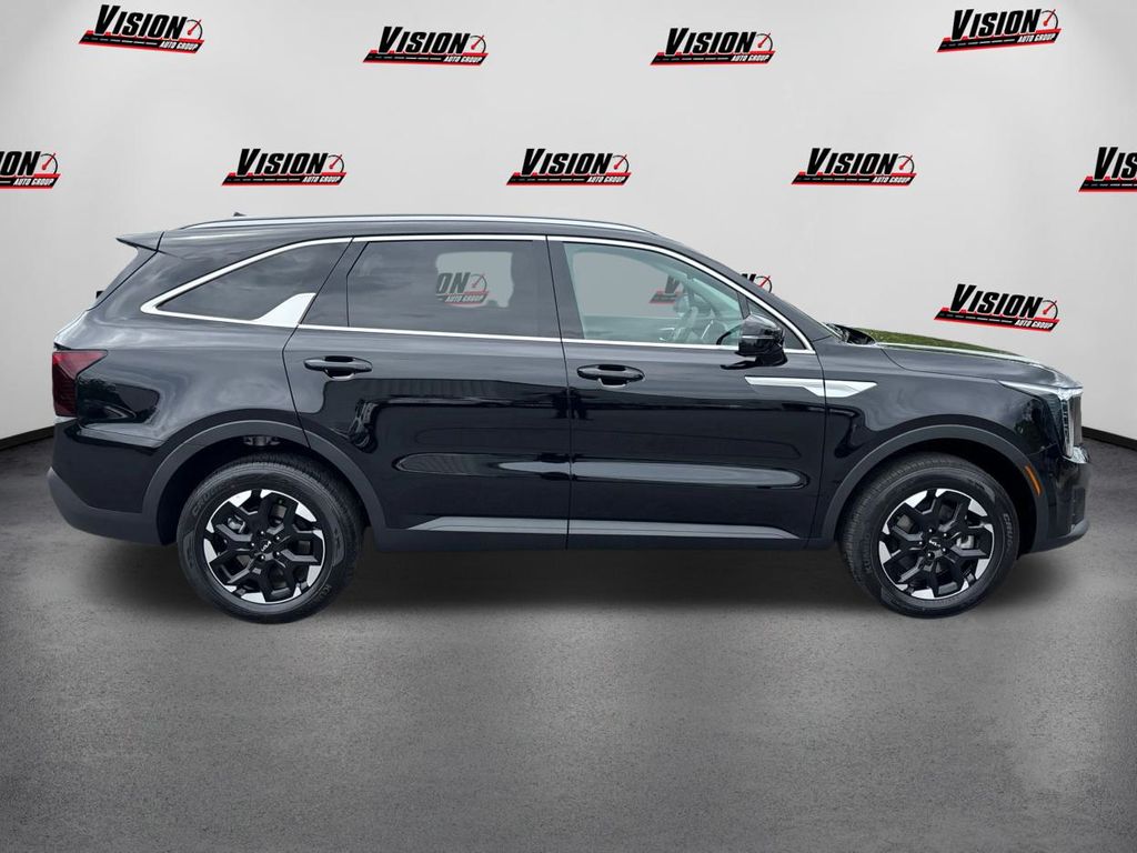 2025 Kia Sorento S photo 4