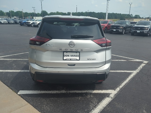 2024 Nissan Rogue SV photo 3