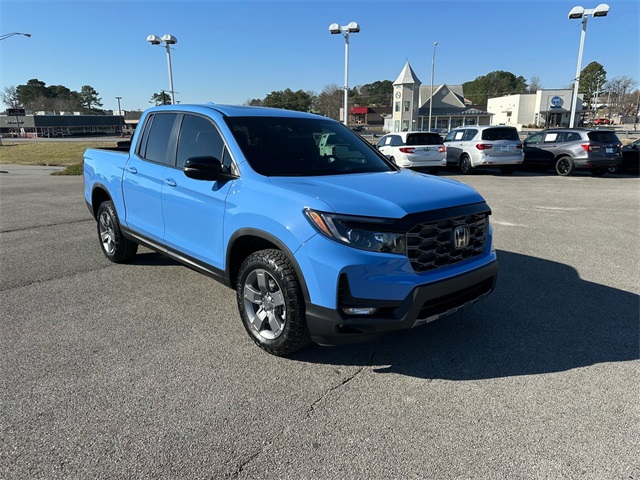 2025 Honda Ridgeline TrailSport photo 2