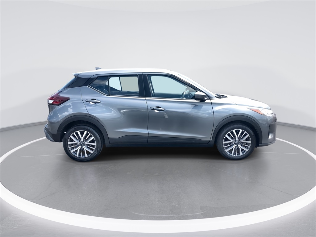 2024 Nissan Kicks SV photo 9