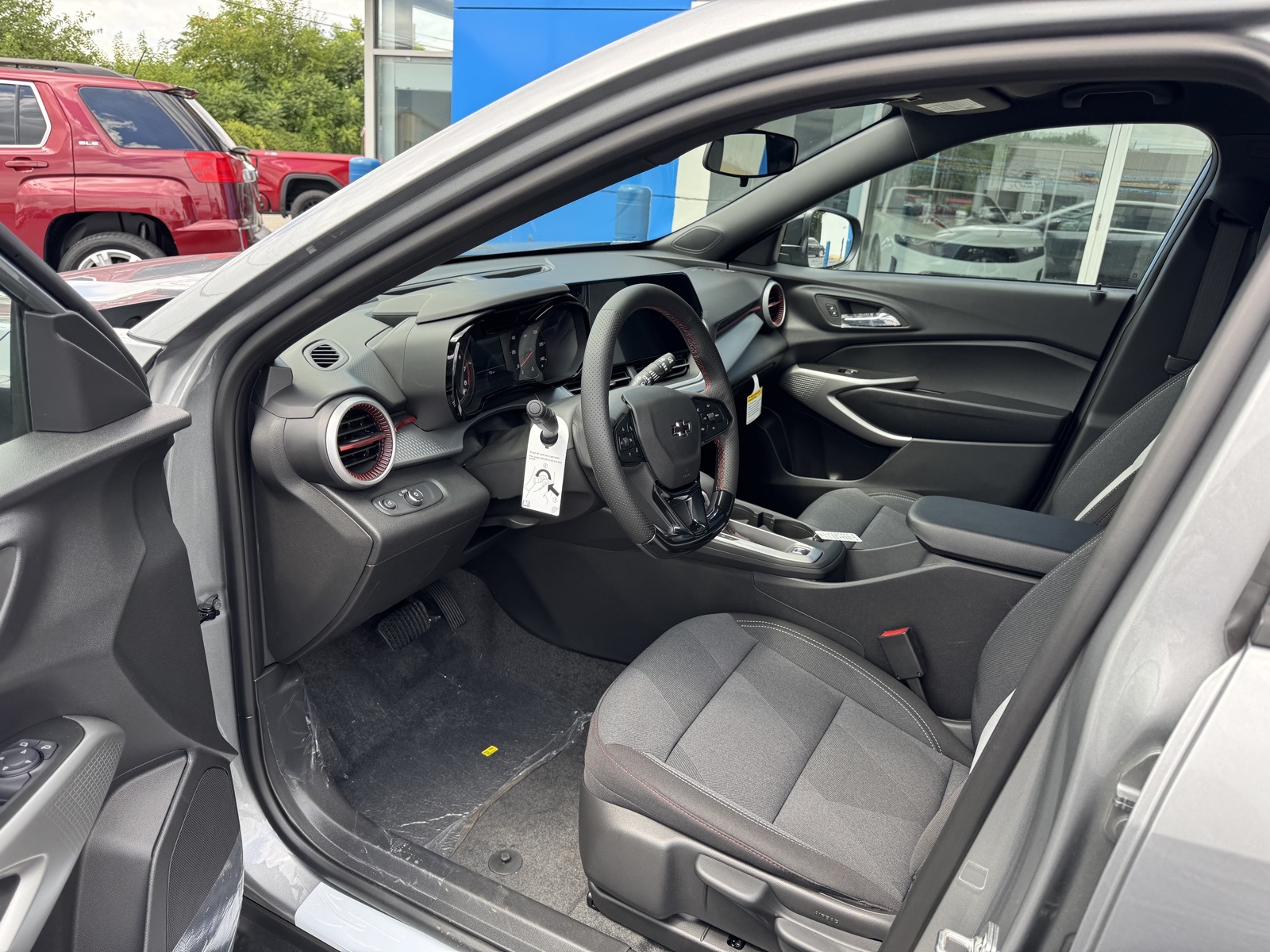 2025 Chevrolet Trax photo 8
