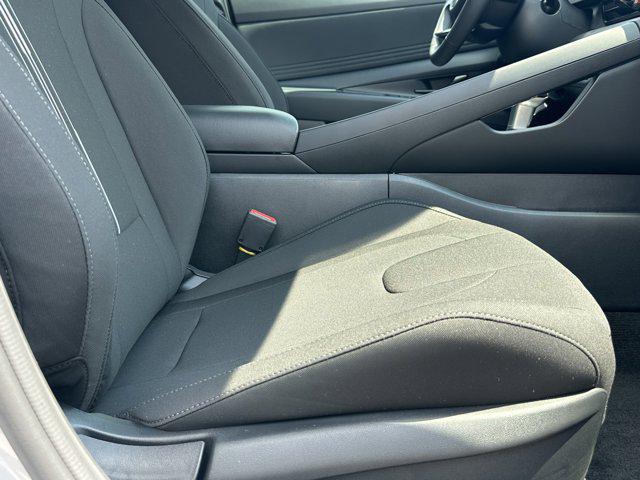 2025 Hyundai Elantra SEL Sport photo 13