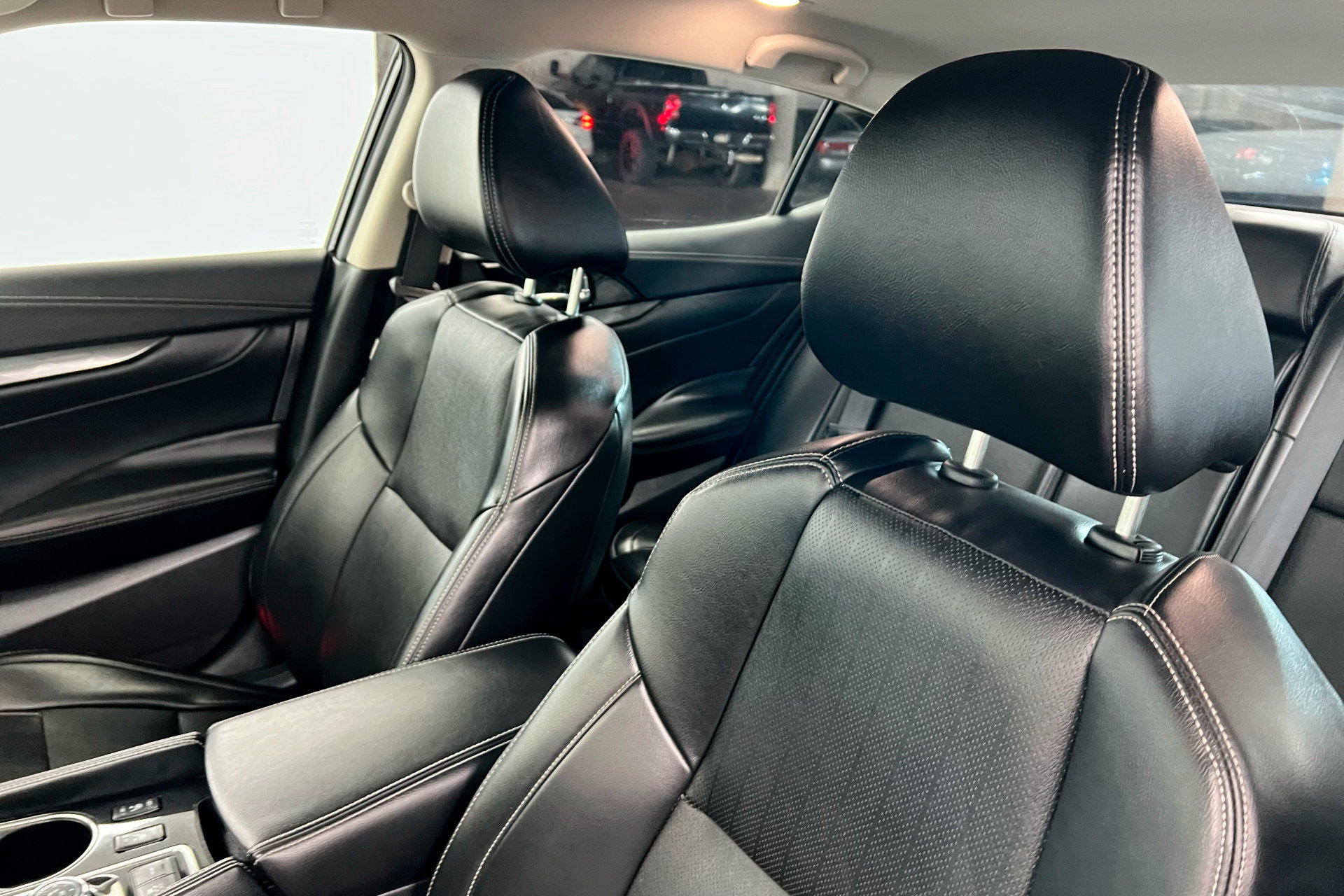 2023 Nissan Maxima SV photo 16