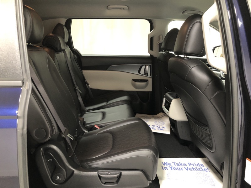 2024 Kia Carnival LX photo 10
