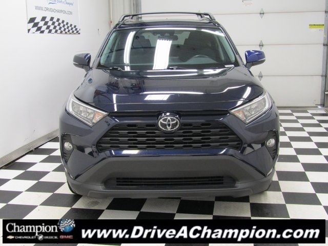 2021 Toyota RAV4 XLE photo 2