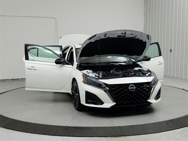2025 Nissan Altima 2.5 SR photo 10