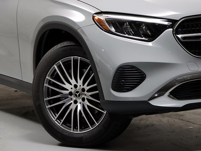2025 Mercedes Benz GLC 300 4MATIC photo 3