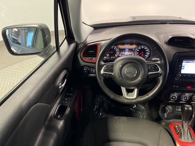 2017 Jeep Renegade Trailhawk photo 2