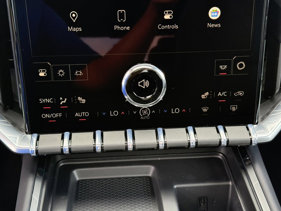 2026 GMC ACADIA - Image 24