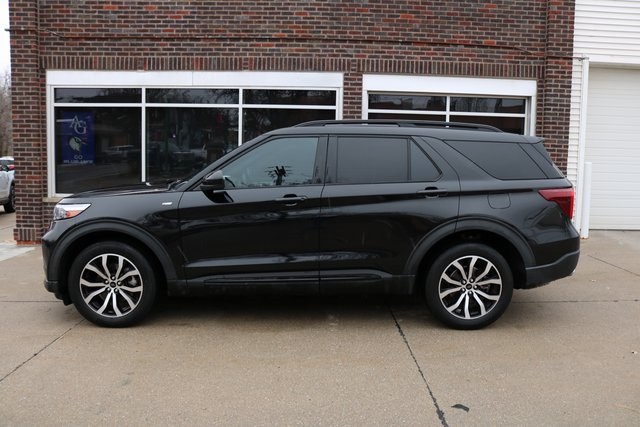 2022 Ford Explorer ST-Line photo 2
