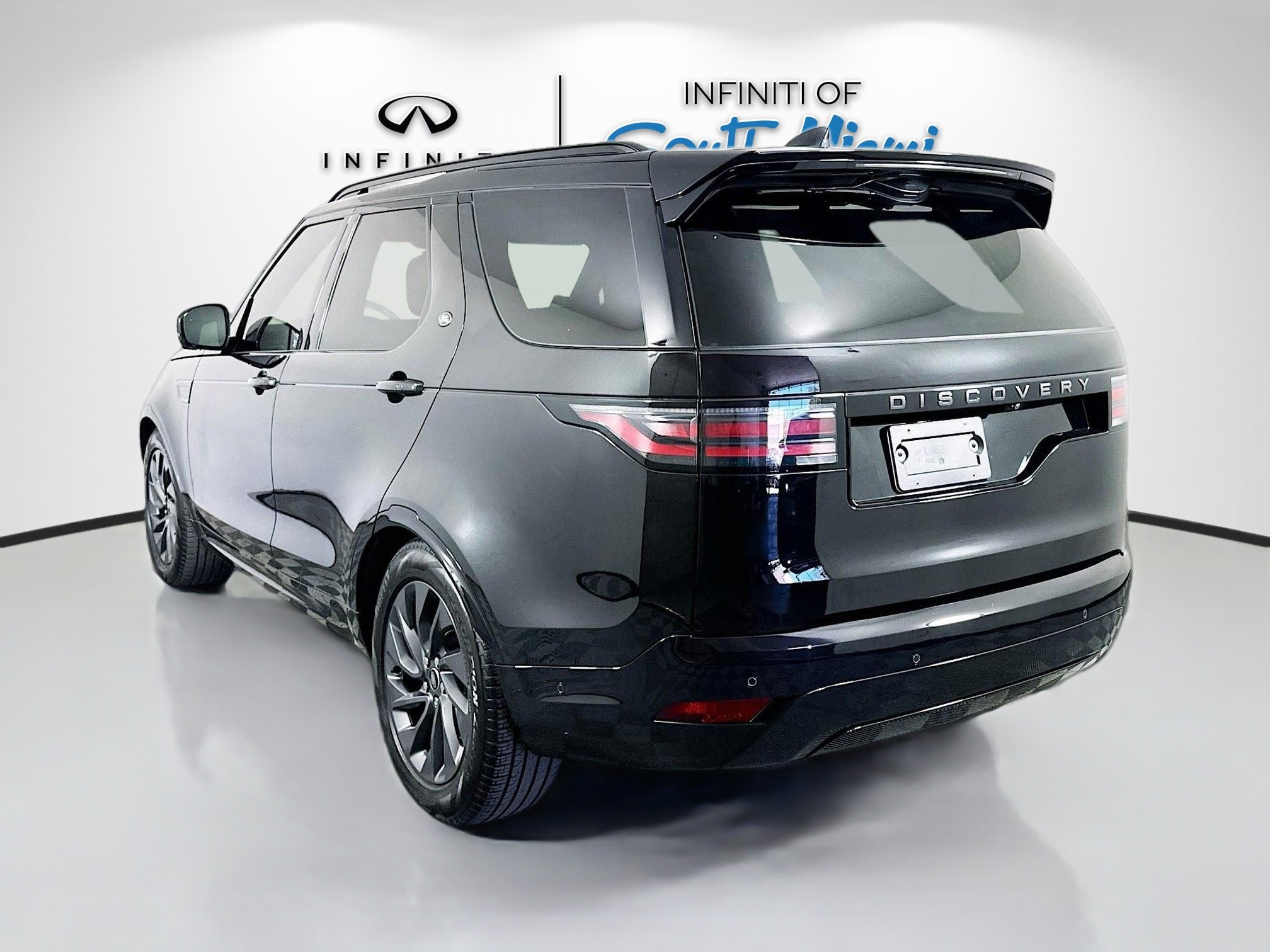 2024 Land Rover Discovery SE photo 2