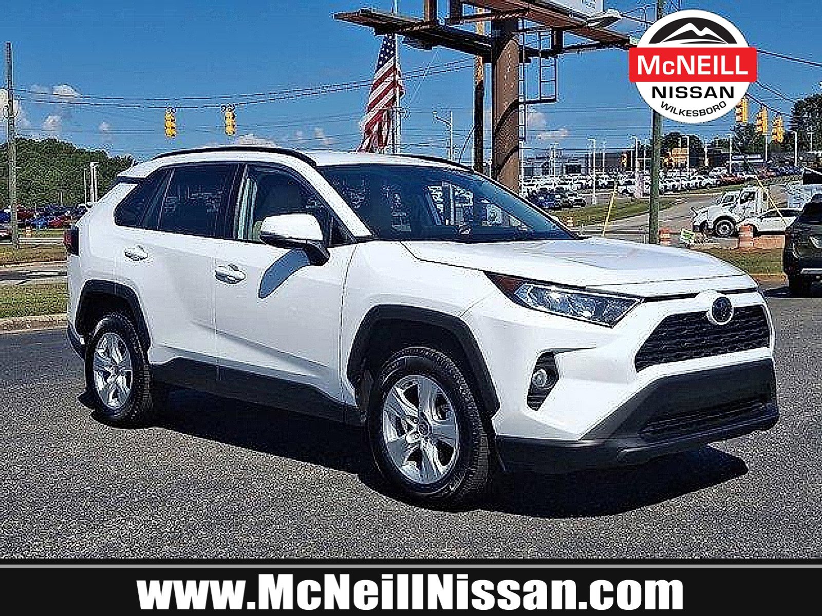 2021 Toyota RAV4 XLE's photo