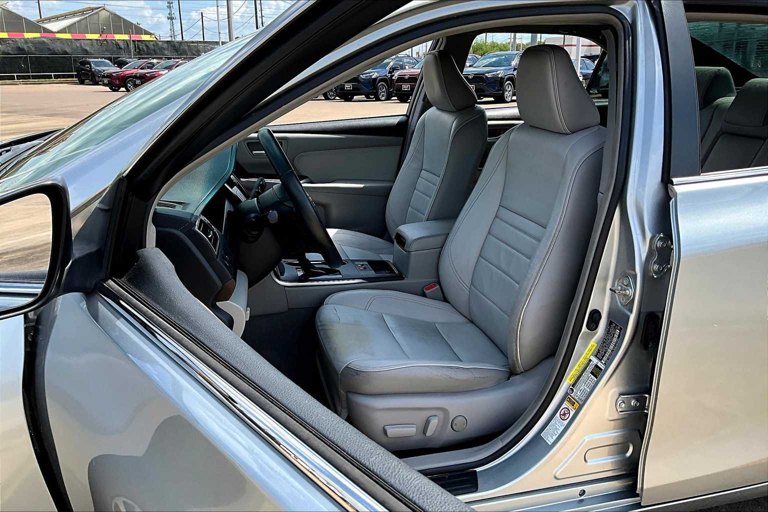 2016 Toyota Camry XLE photo 7