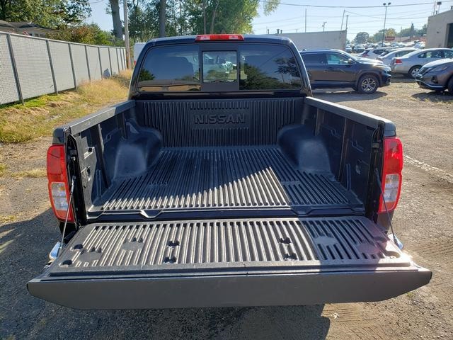 2014 Nissan Frontier SV Crew Cab photo 5