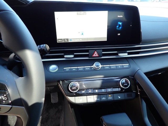 2025 Hyundai Elantra SEL Convenience photo 16