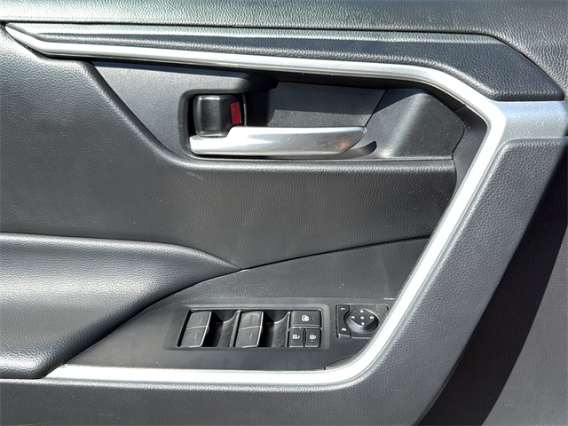 2023 Toyota RAV4 XLE photo 28