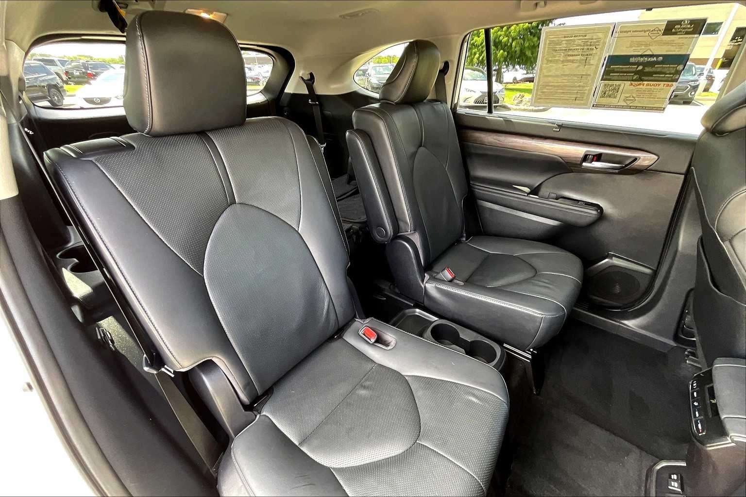 2021 Toyota Highlander Hybrid Limited photo 17
