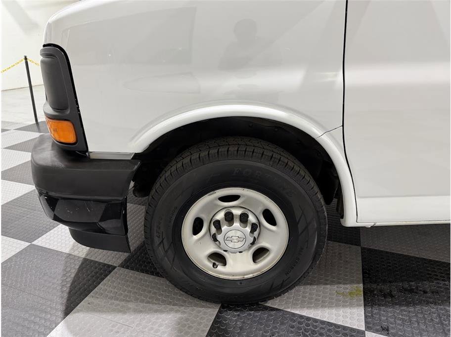 Used 2017 Summit White Chevrolet Van 3D image 11