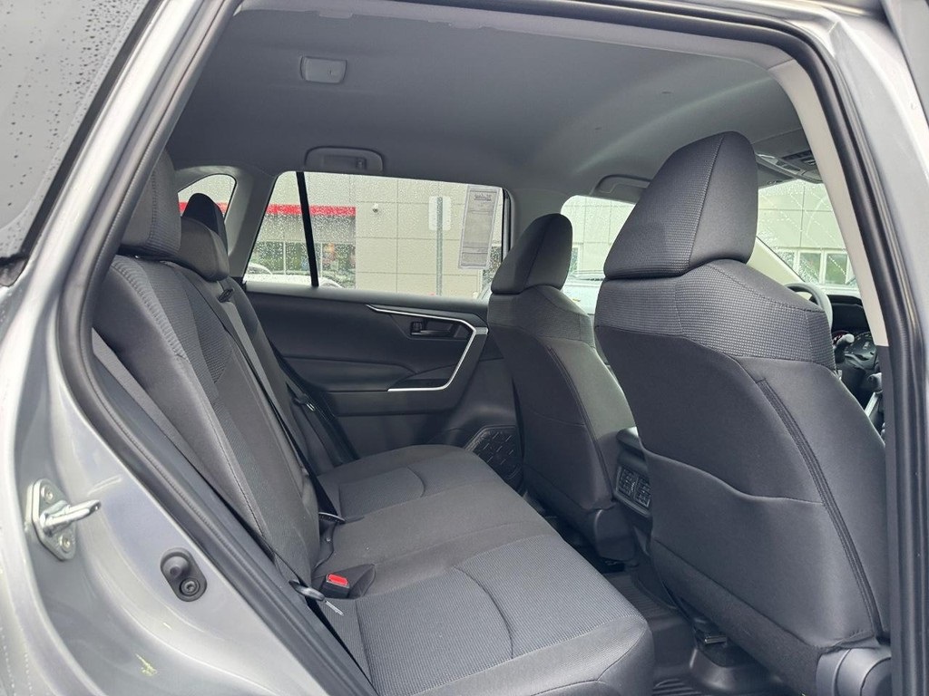2025 Toyota RAV4 LE photo 4