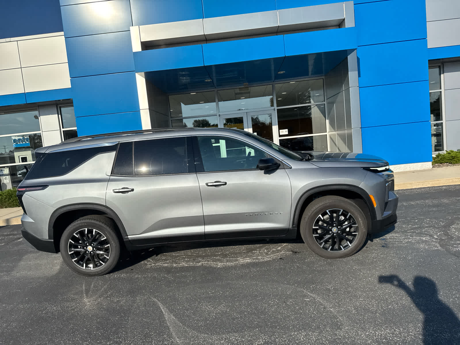 2025 Chevrolet Traverse photo 3