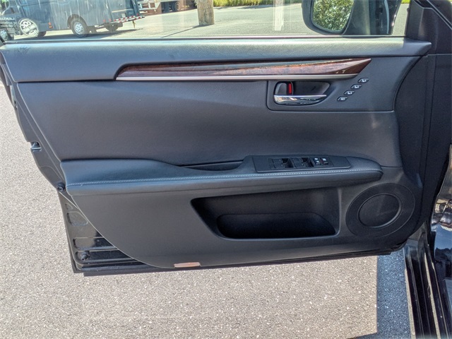 2014 Lexus ES 350 photo 13