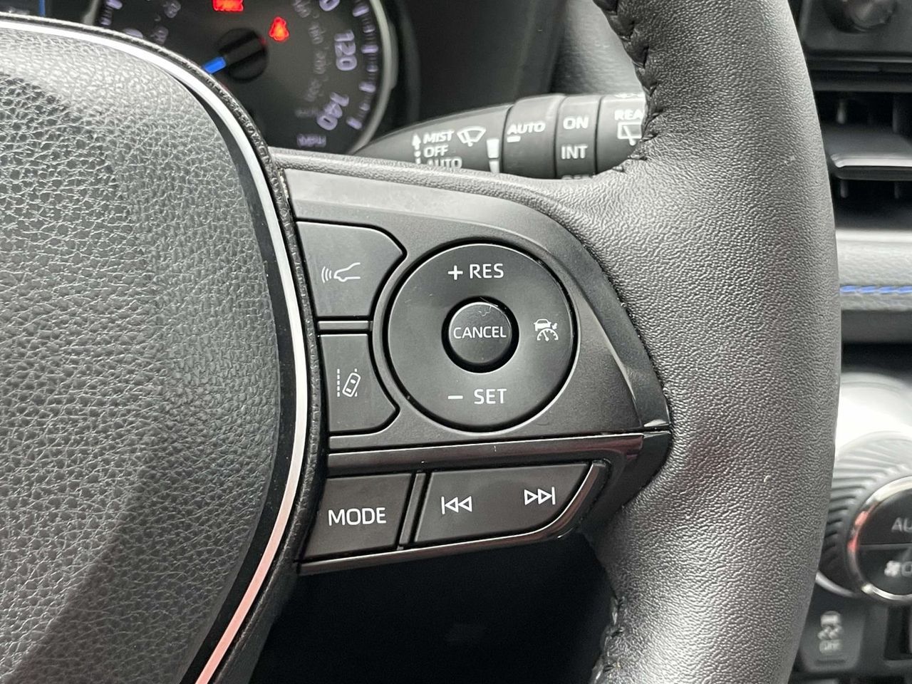 2022 Toyota RAV4 Hybrid SE photo 16