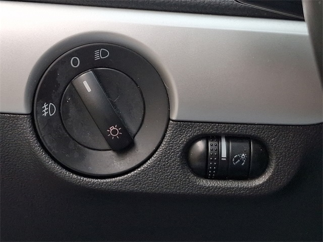 2011 Volkswagen Jetta SEL photo 25