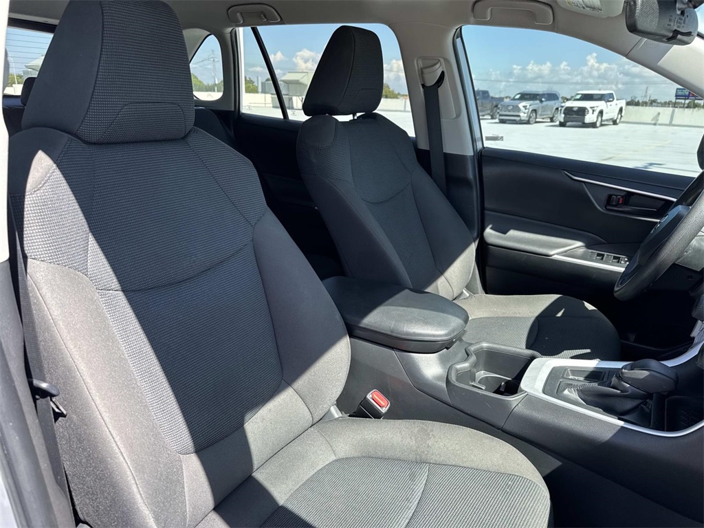 2023 Toyota RAV4 LE photo 9