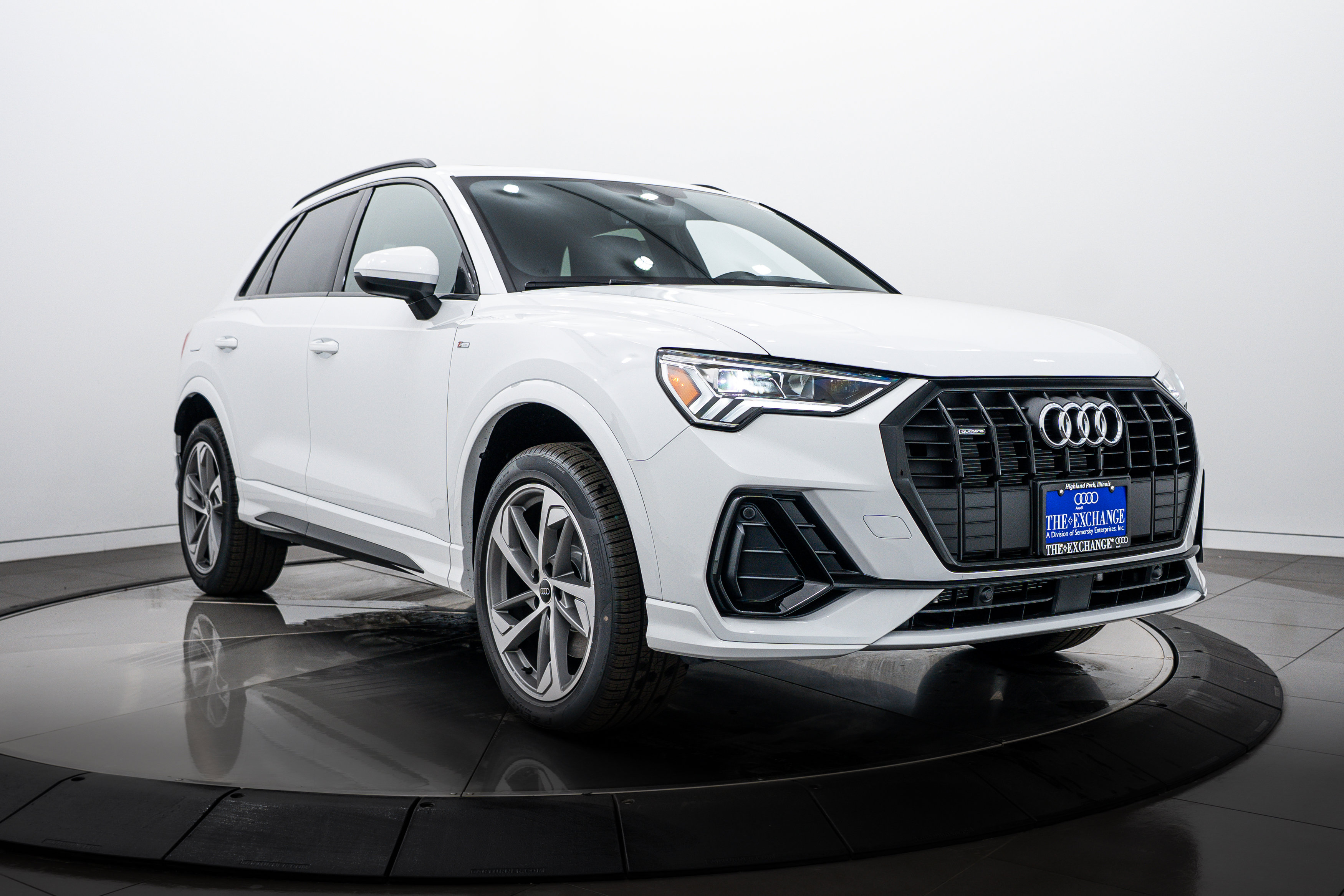 2025 Audi Q3 S line Premium photo 2