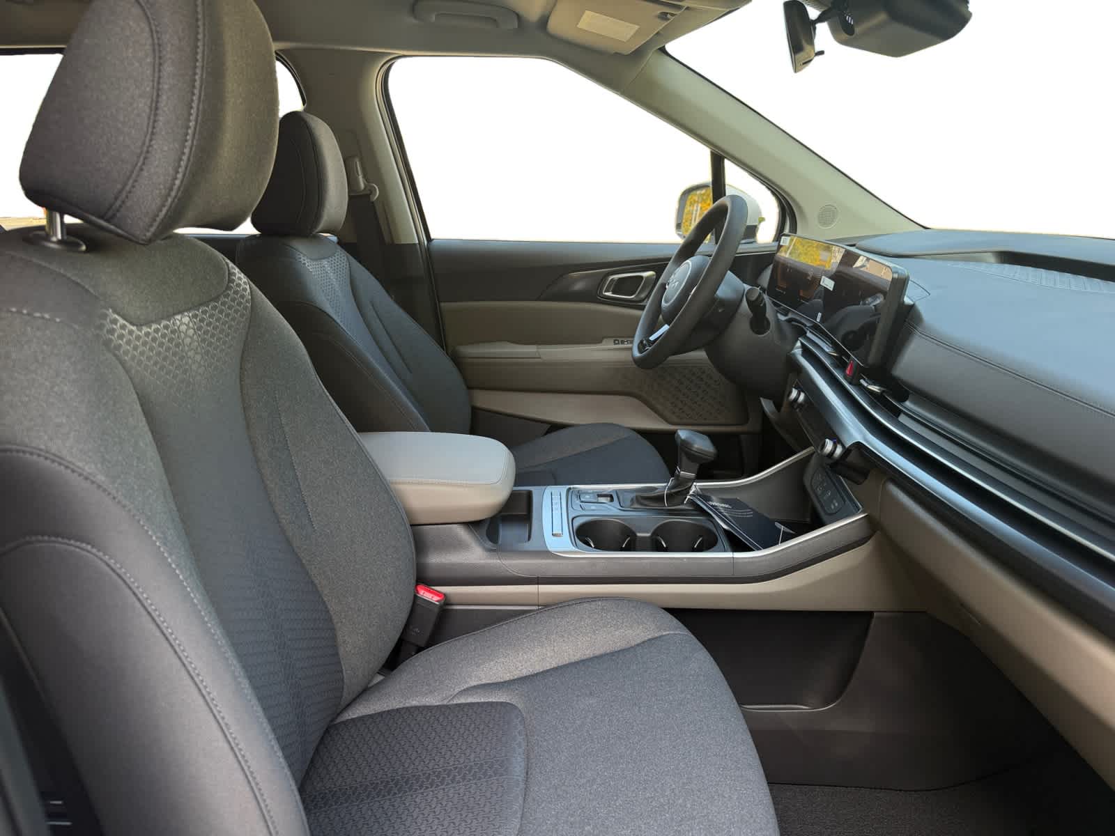 2026 Kia Carnival LX photo 15