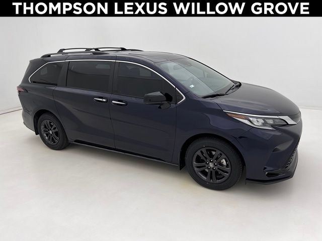 2024 Toyota Sienna XSE's photo
